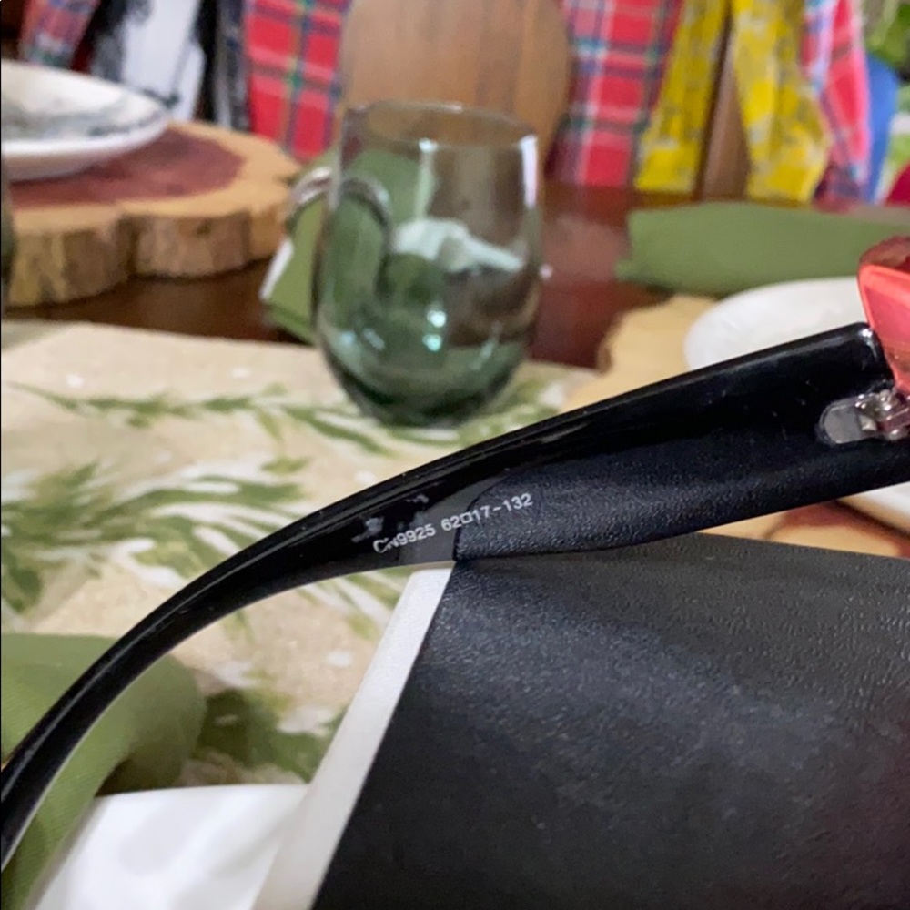 Chanel sunglasses - Picture 3 of 6